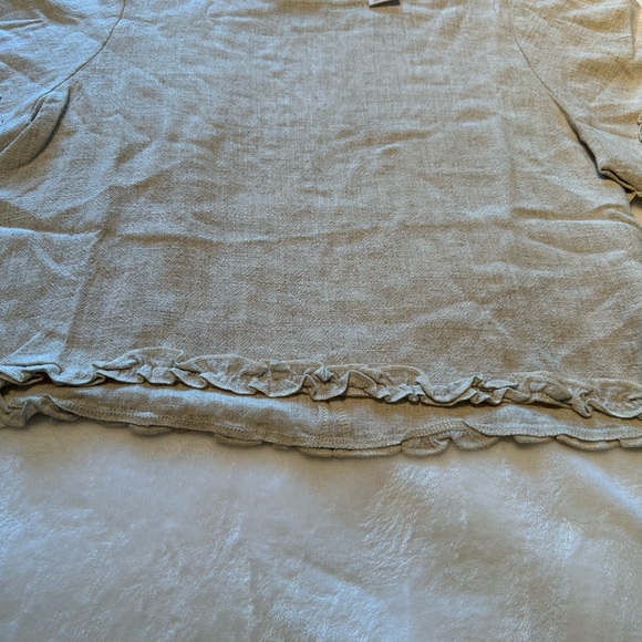 Me to We Pacsun Cream Ruffle Sleeve Blouse - Picture 4 of 5